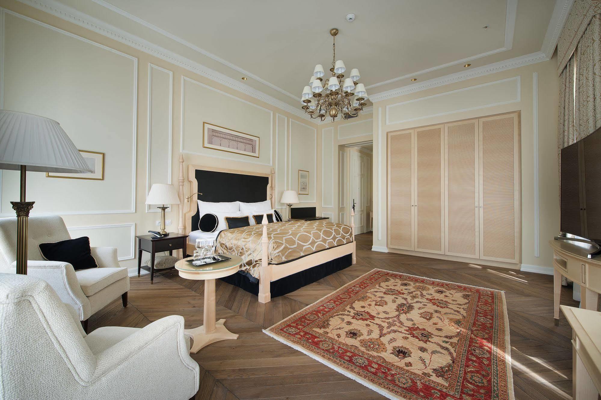 Hotel Wilson Palace By Loft Pressburg